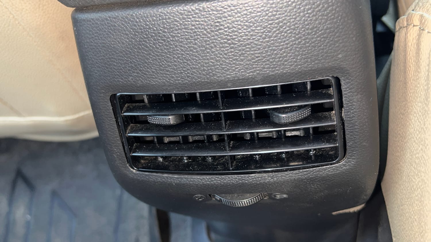 Used 2018 Hyundai Elite i20 Magna Executive 1.2 Petrol Manual top_features 2nd row AC vent