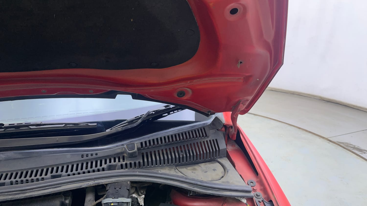 Used 2021 Tata Tiago XZA Plus Petrol Automatic engine ENGINE LEFT SIDE HINGE & APRON VIEW