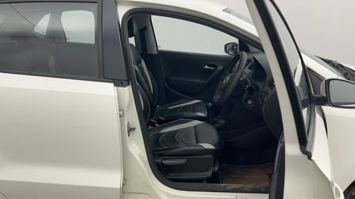Used 2016 Volkswagen Polo Comfortline 1.2L (P) Petrol Manual interior RIGHT SIDE FRONT DOOR CABIN VIEW