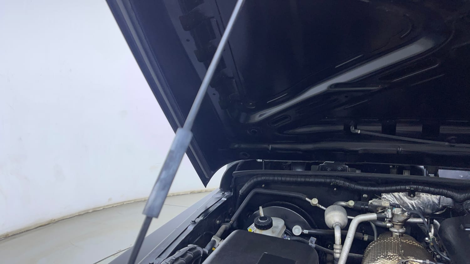 Used 2021 mahindra Thar LX Hard Top Diesel MT 4WD Diesel Manual engine ENGINE RIGHT SIDE HINGE & APRON VIEW