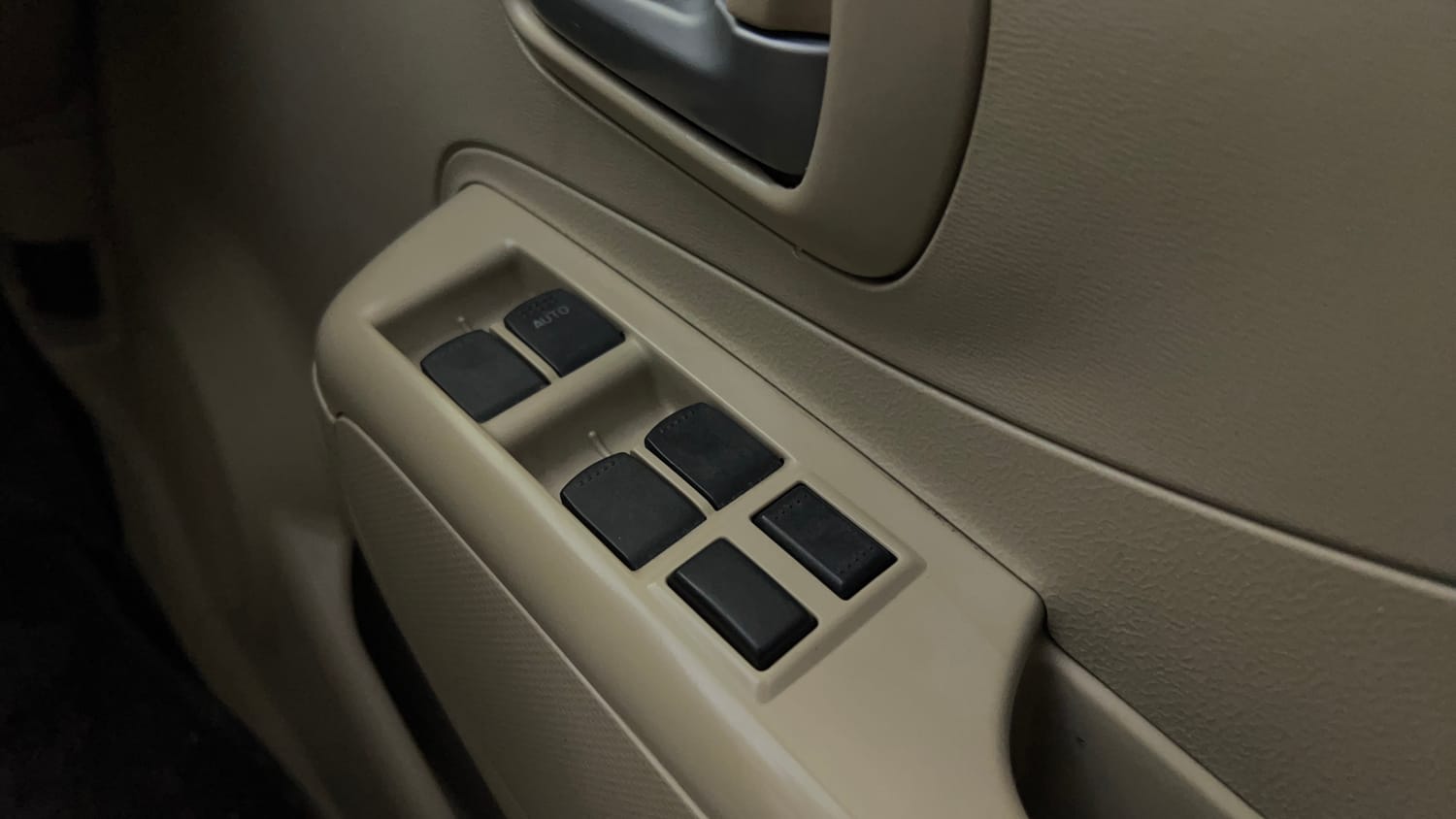 Used 2013 Maruti Suzuki A-Star Vxi (ABS) AT Petrol Automatic top_features Central locking