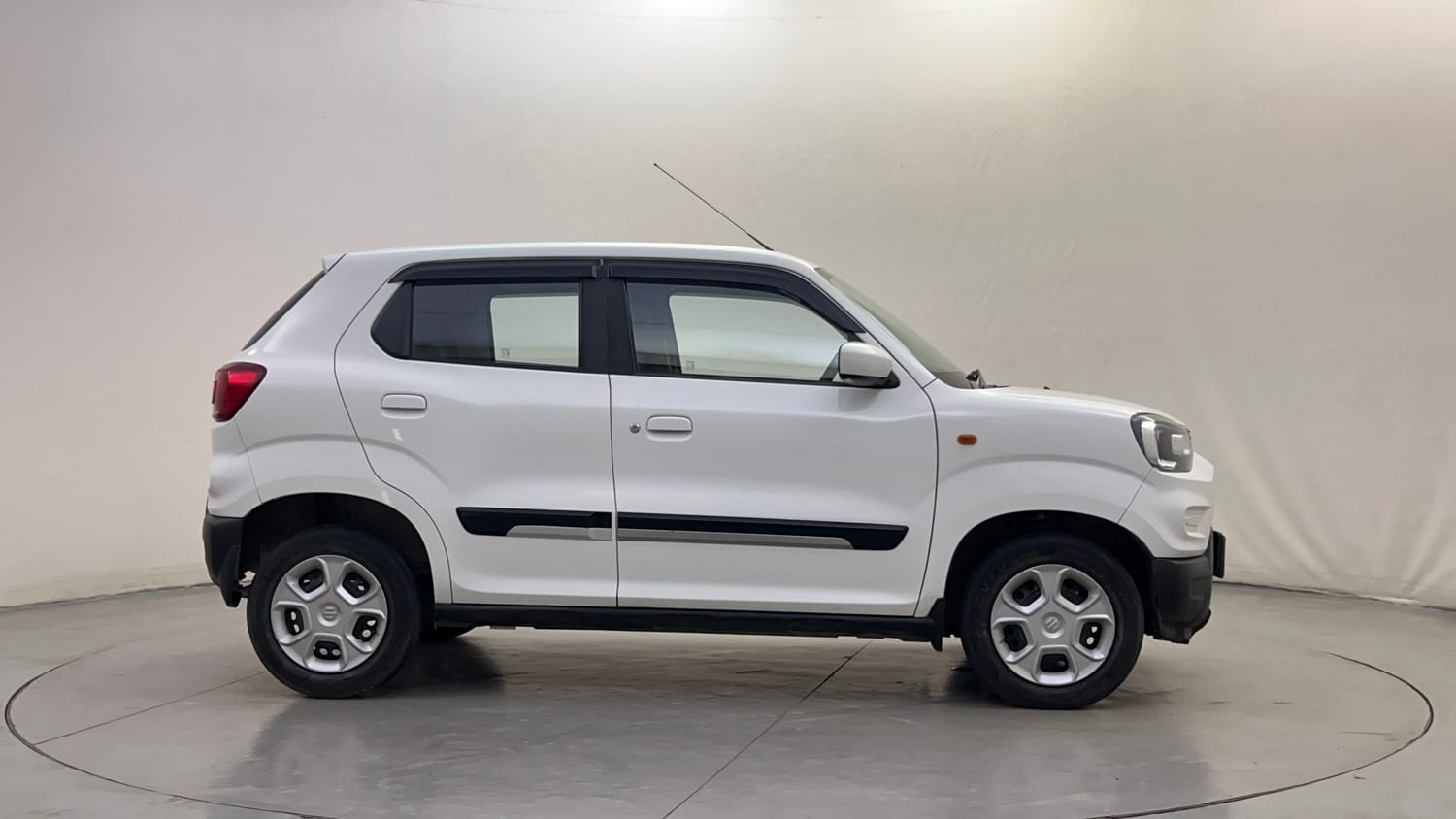Used 2024 Maruti Suzuki S-Presso VXi Plus (O) AMT Petrol Automatic exterior RIGHT SIDE VIEW