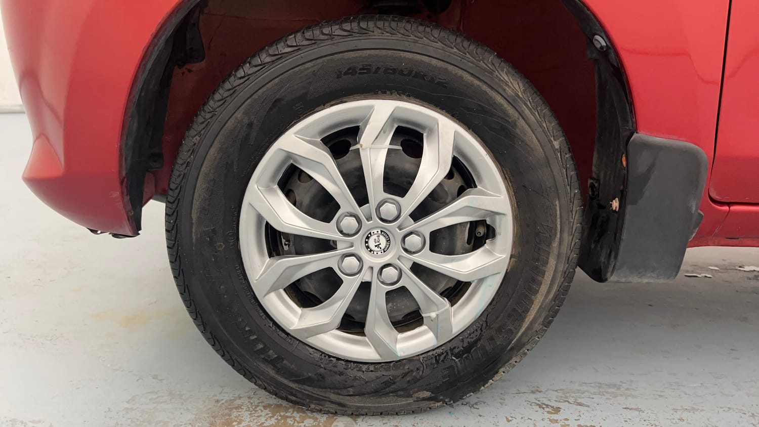 Used 2014 Maruti Suzuki Alto 800 Lxi Petrol Manual tyres LEFT FRONT TYRE RIM VIEW
