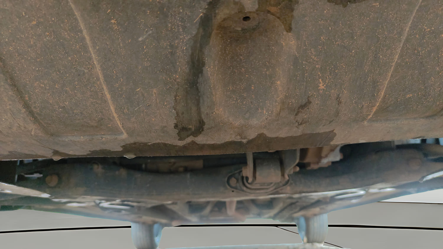 Used 2017 Hyundai Elite i20 Asta 1.2 (O) Petrol Manual extra FRONT LEFT UNDERBODY VIEW