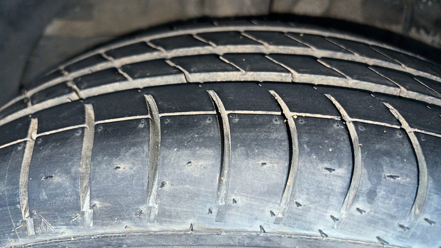 Used 2018 Hyundai Elite i20 Magna Executive 1.2 Petrol Manual tyres RIGHT REAR TYRE TREAD VIEW
