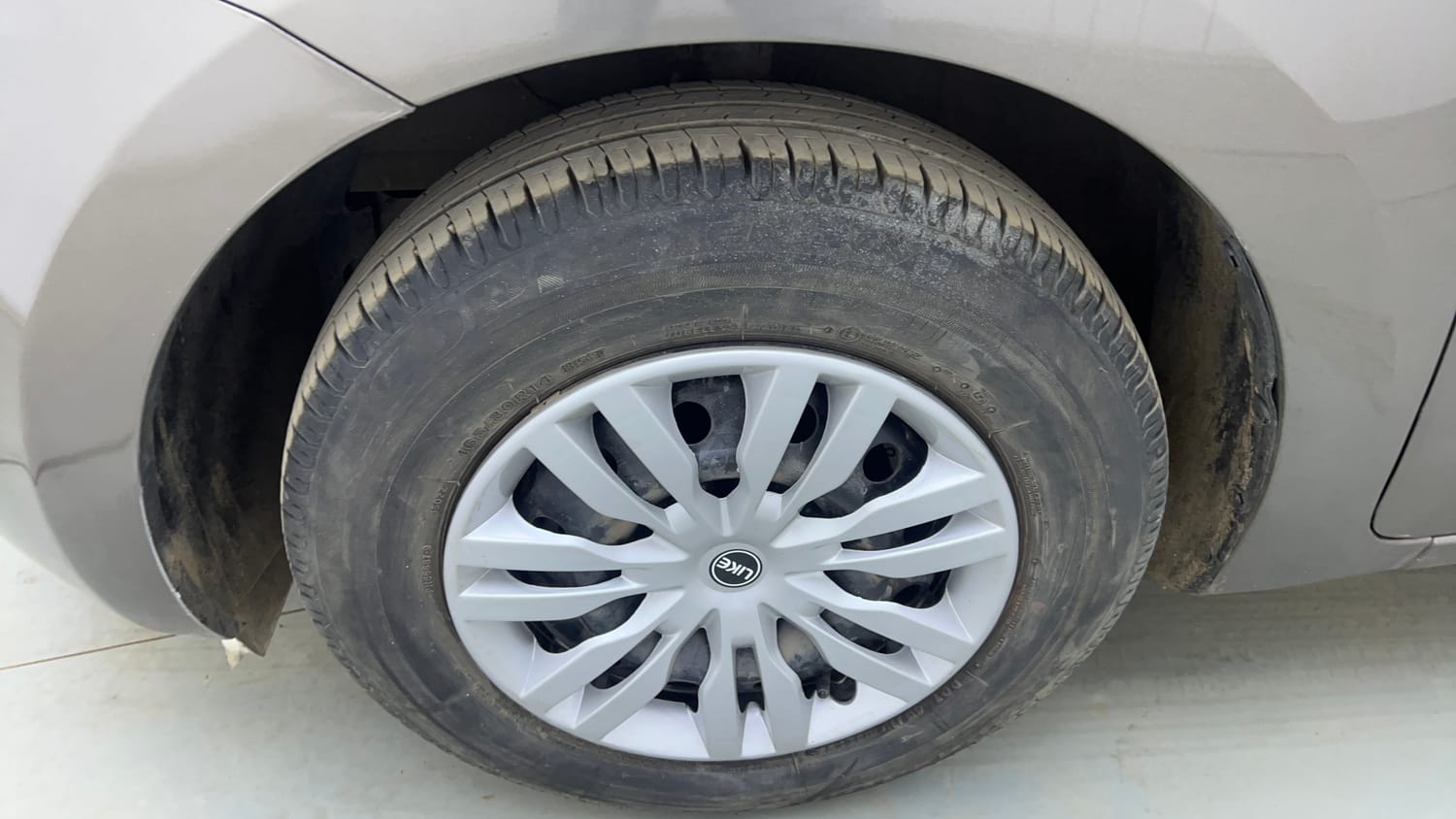 Used 2024 Maruti Suzuki Swift VXi Petrol Manual tyres LEFT FRONT TYRE RIM VIEW