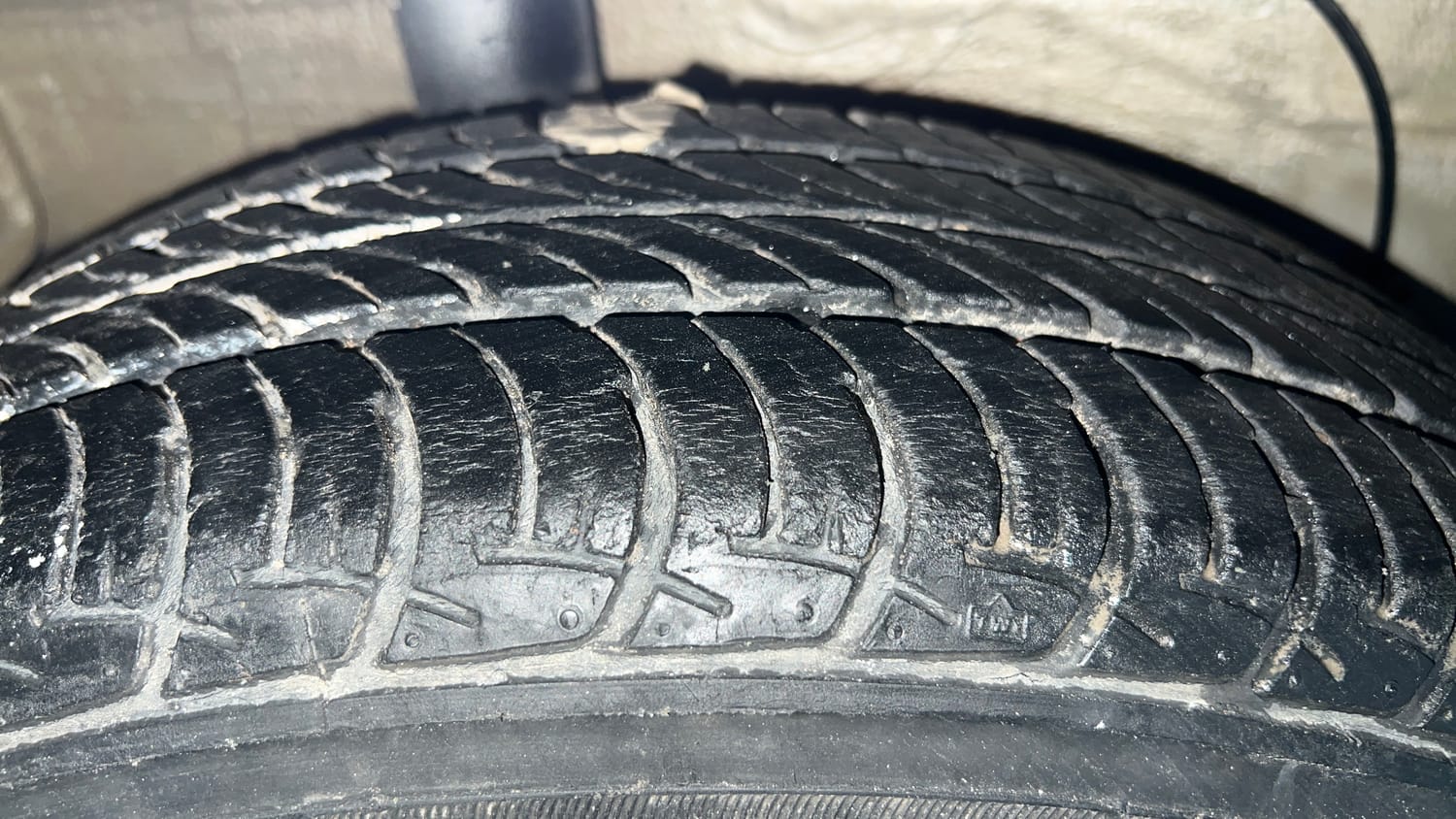 Used 2017 Maruti Suzuki Celerio ZXI (O) AMT Petrol Automatic tyres RIGHT REAR TYRE TREAD VIEW