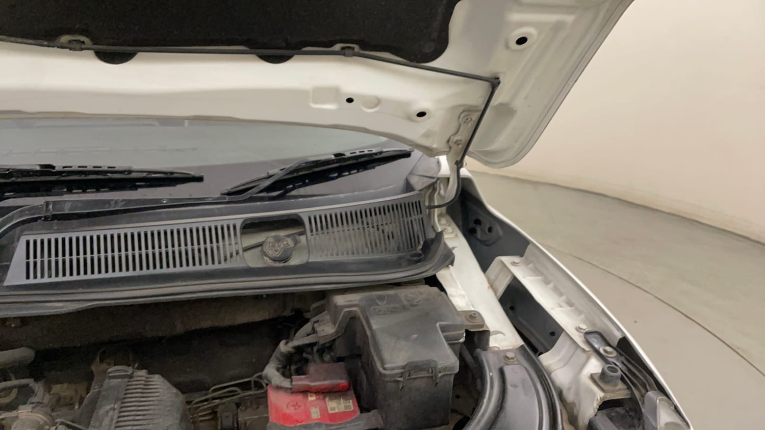 Used 2021 Renault Kiger RXT (O) MT Petrol Manual engine ENGINE LEFT SIDE HINGE & APRON VIEW