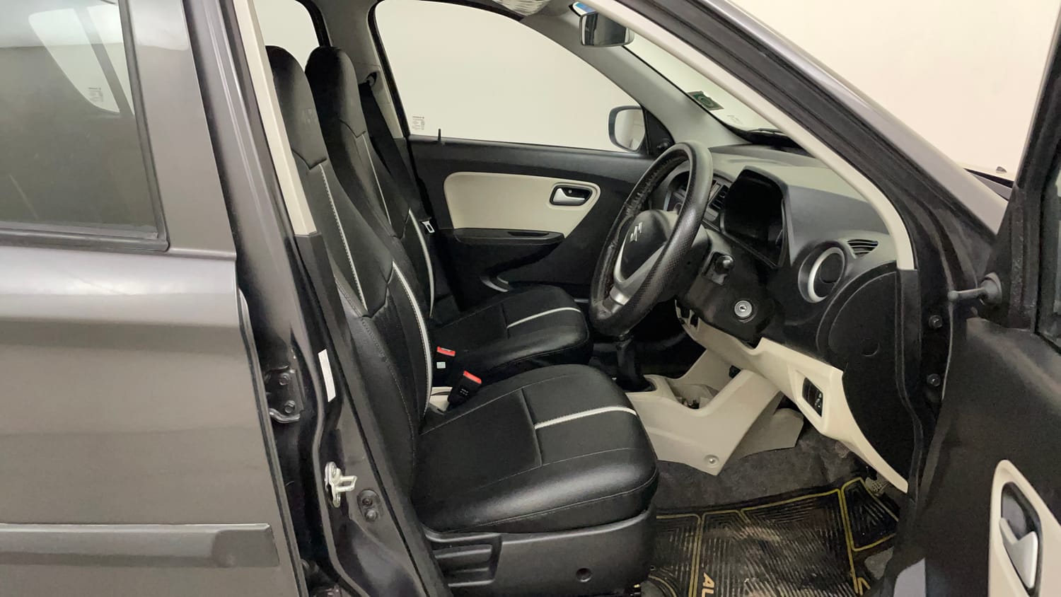 Used 2021 Maruti Suzuki Alto 800 Vxi Plus Petrol Manual interior RIGHT SIDE FRONT DOOR CABIN VIEW