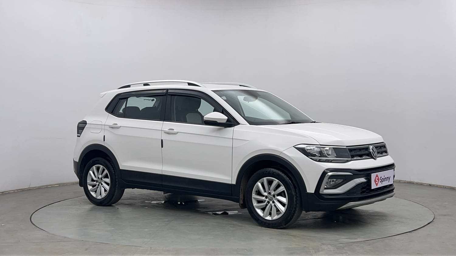 Used 2024 Volkswagen Taigun Highline 1.0 TSI MT Petrol Manual exterior RIGHT FRONT CORNER VIEW