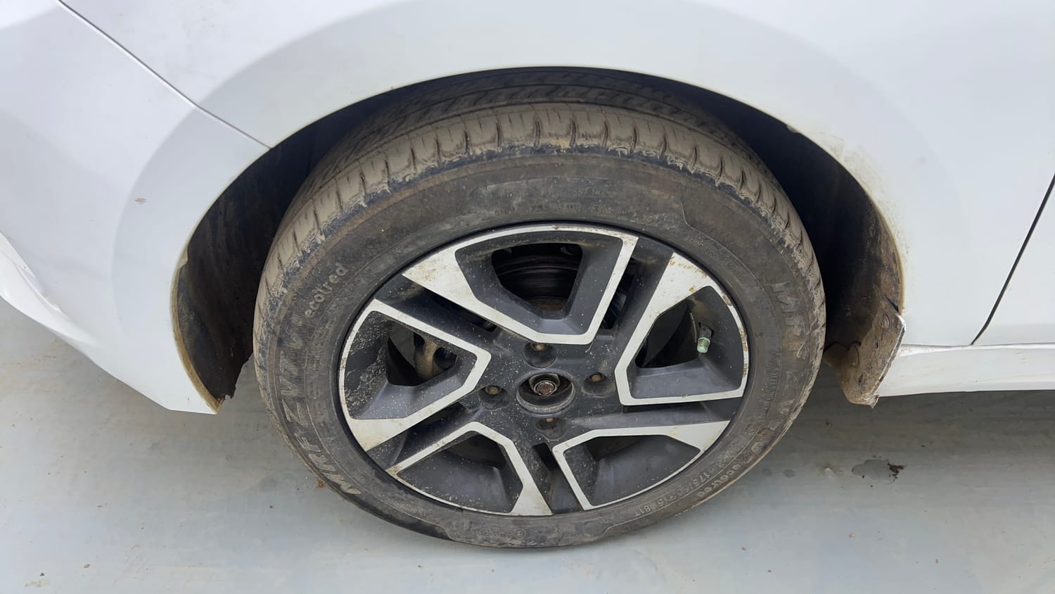 Used 2020 Tata Tigor XZ Plus Petrol Manual tyres LEFT FRONT TYRE RIM VIEW