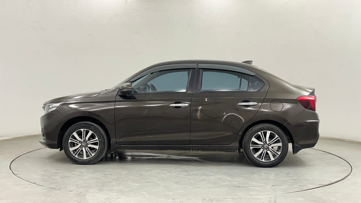 Used 2024 Honda Amaze 1.2 VX i-VTEC CNG (Outside Fitted) Cng Manual exterior LEFT SIDE VIEW