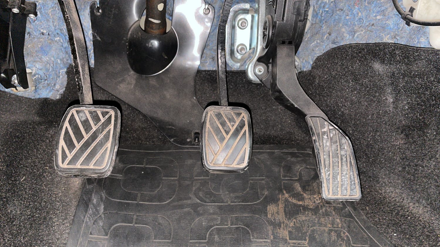 Used 2014 Maruti Suzuki Swift VXi Petrol Manual interior PEDALS VIEW