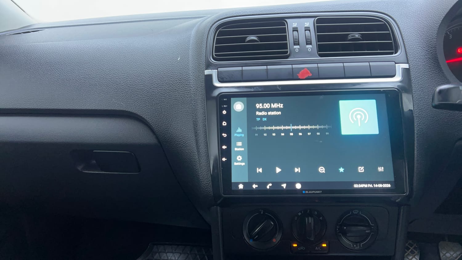 Used 2020 Volkswagen Polo Trendline 1.0L (P) Petrol Manual interior MUSIC SYSTEM & AC CONTROL VIEW