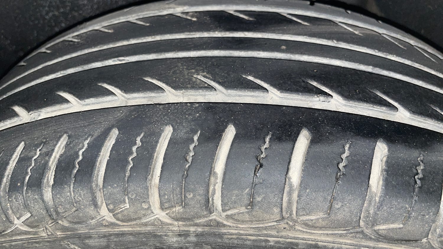 Used 2018 Ford EcoSport Titanium 1.5L Ti-VCT Petrol Manual tyres LEFT REAR TYRE TREAD VIEW