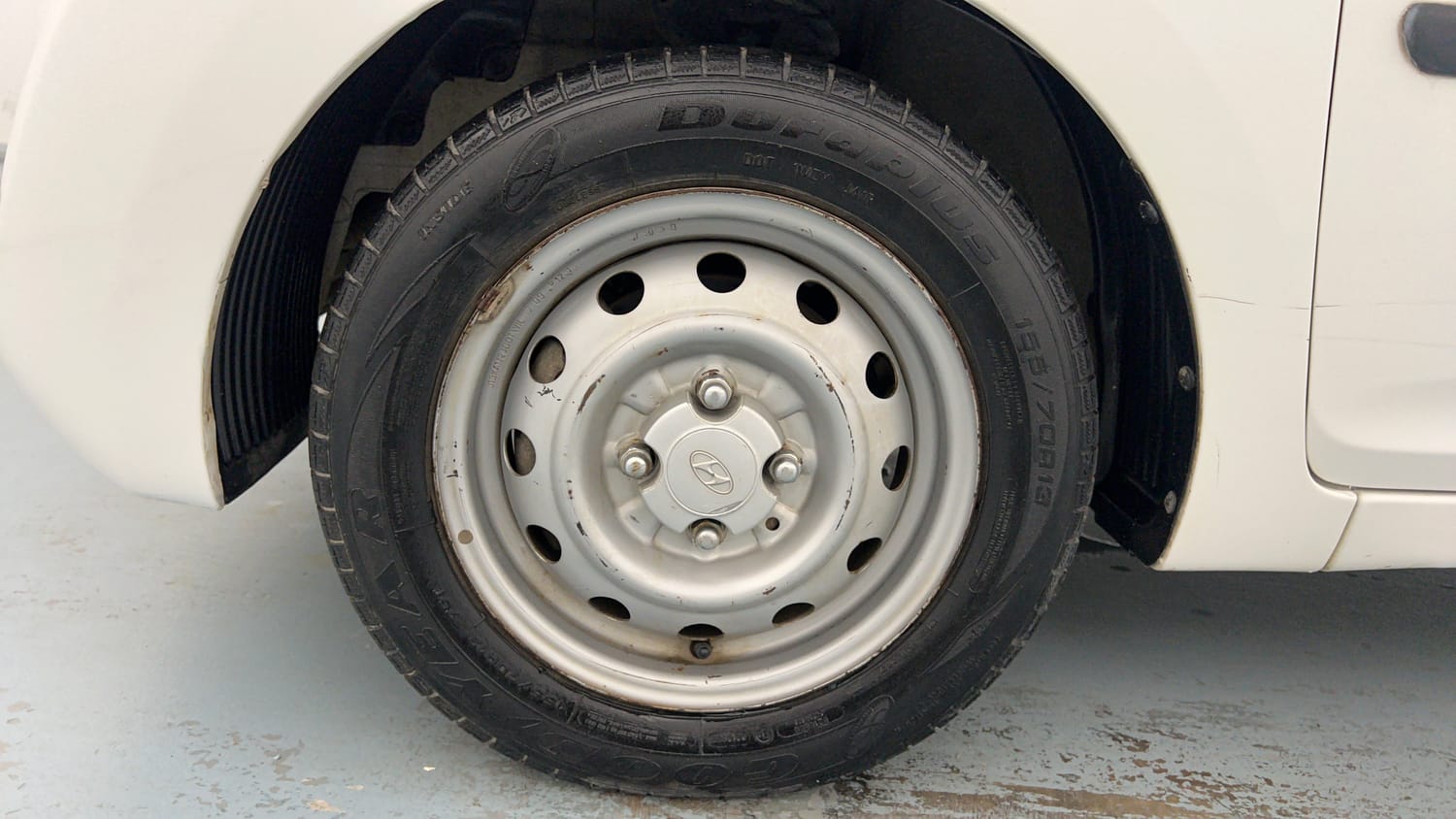 Used 2018 Hyundai Eon Era + AirBag Petrol Manual tyres LEFT FRONT TYRE RIM VIEW