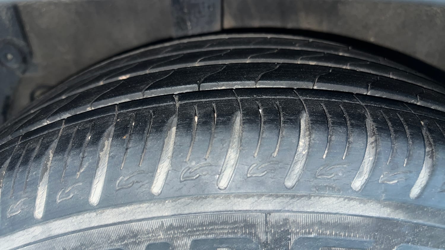 Used 2021 Kia Sonet GTX Plus 1.5 AT Diesel Automatic tyres RIGHT REAR TYRE TREAD VIEW