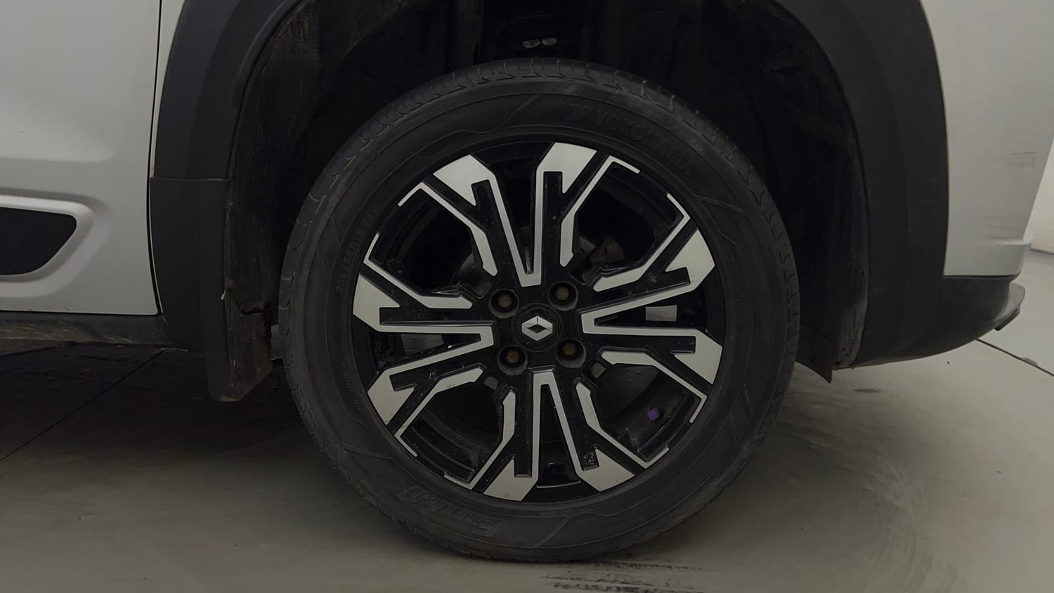 Used 2021 Renault Kiger RXZ 1.0 Turbo MT CNG (Outside Fitted) Cng Manual tyres RIGHT FRONT TYRE RIM VIEW
