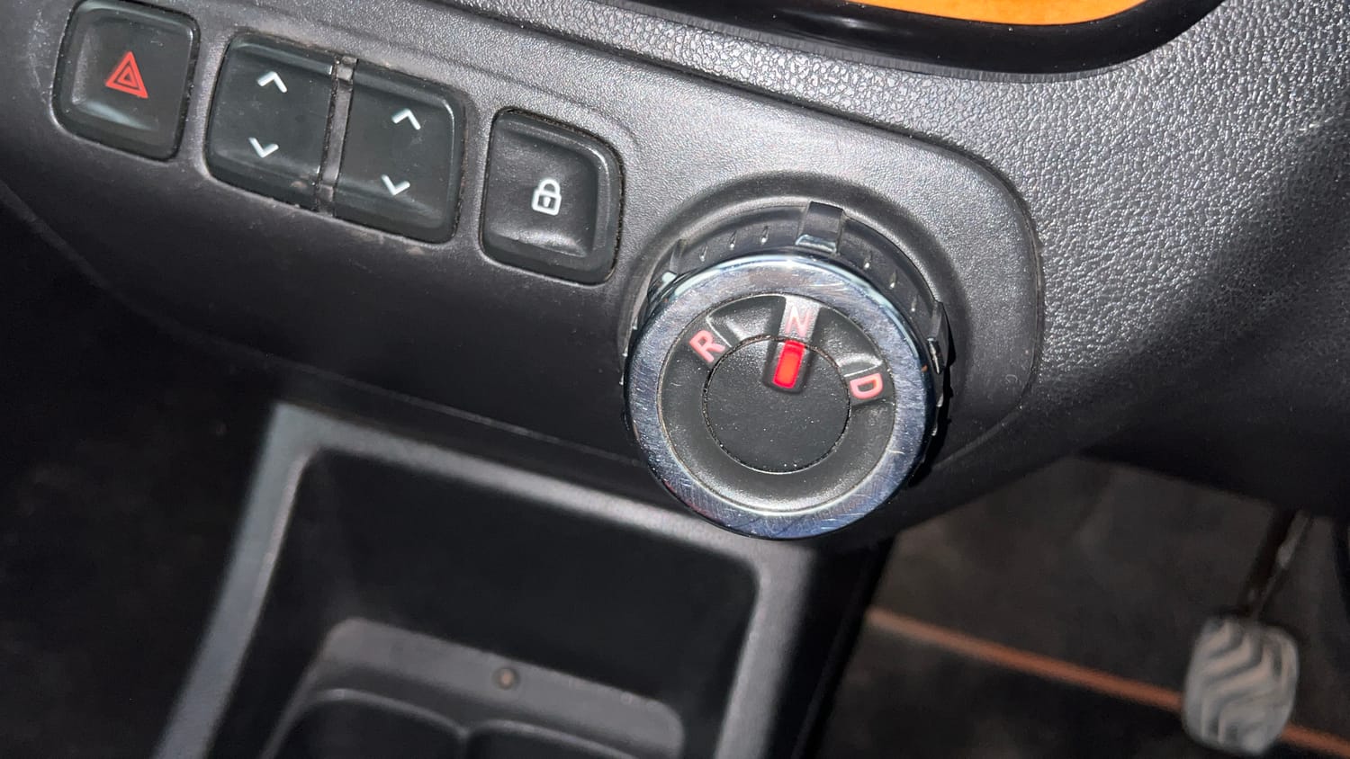 Used 2017 Renault Kwid CLIMBER 1.0 AMT Petrol Automatic interior GEAR  KNOB VIEW
