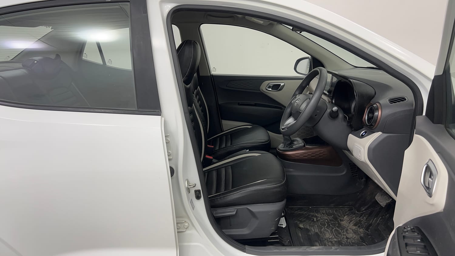 Used 2020 Hyundai Aura SX Plus 1.2 AMT Petrol Petrol Automatic interior RIGHT SIDE FRONT DOOR CABIN VIEW