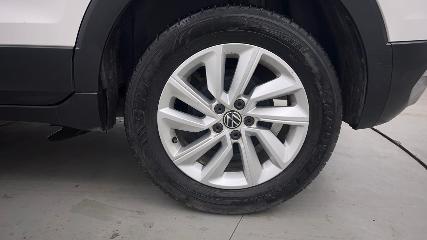 Used 2024 Volkswagen Taigun Highline 1.0 TSI MT Petrol Manual tyres LEFT REAR TYRE RIM VIEW