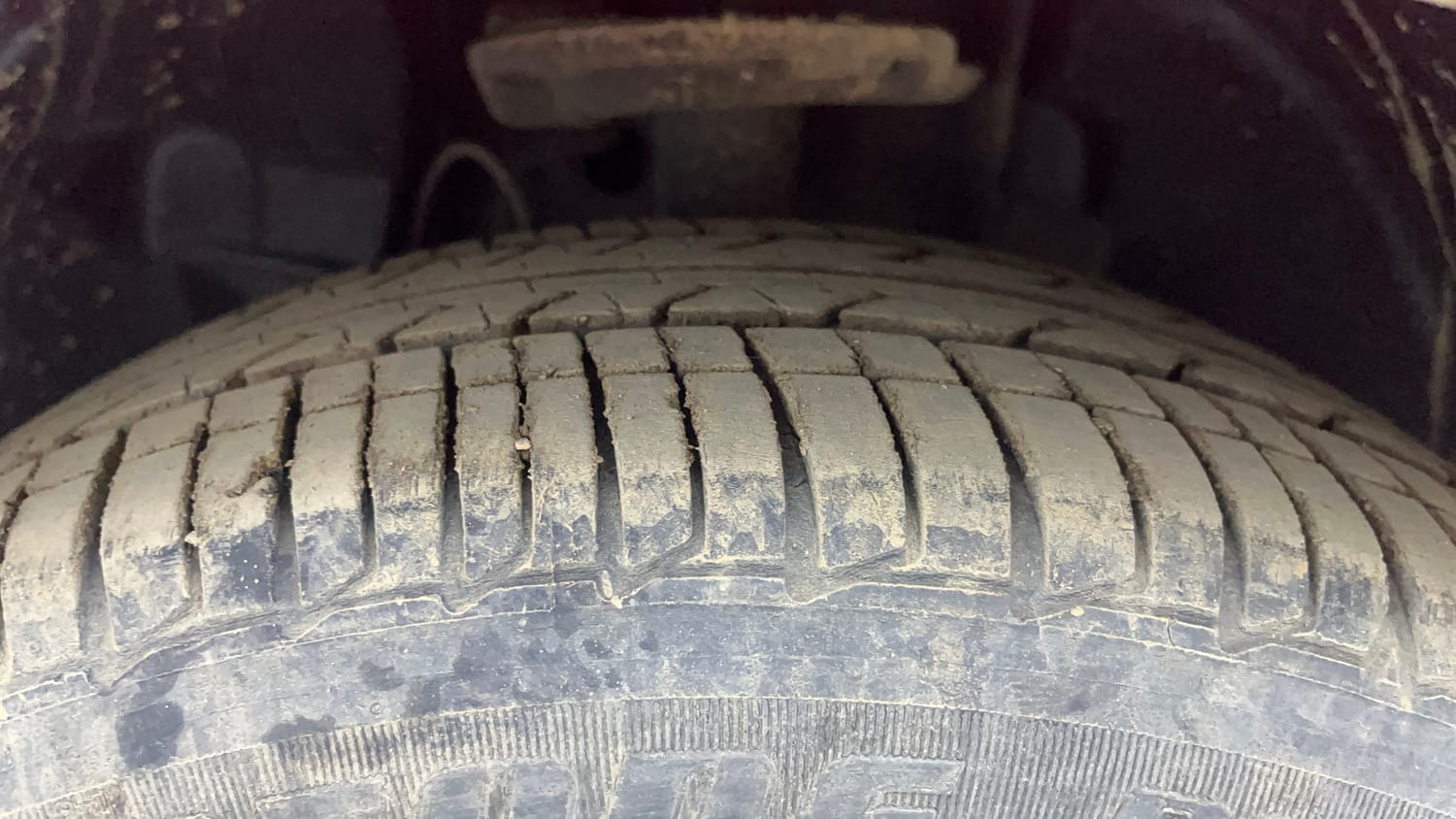 Used 2021 Tata Tiago XZA Plus Petrol Automatic tyres LEFT FRONT TYRE TREAD VIEW