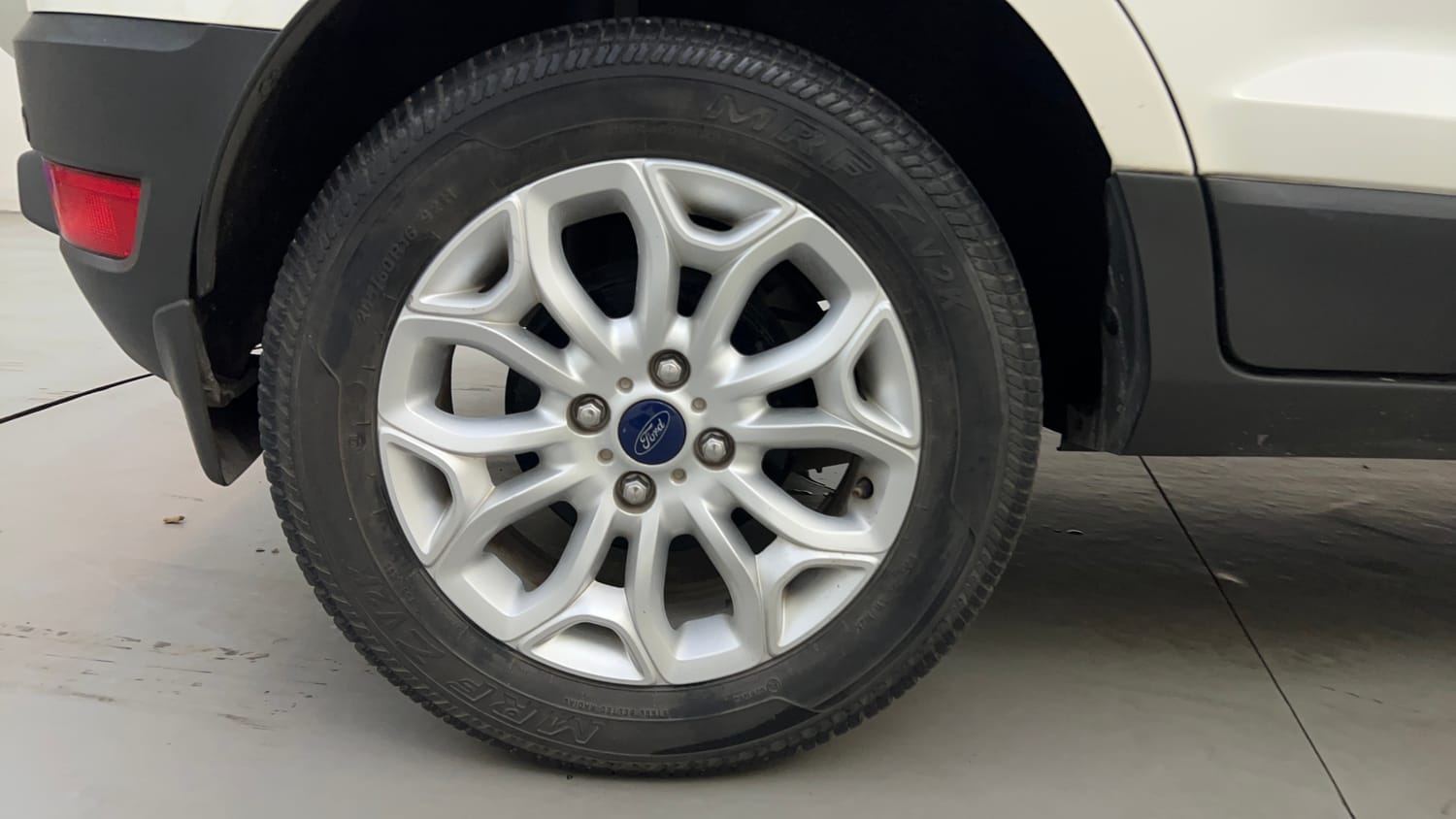 Used 2016 Ford EcoSport Titanium+ 1.0L EcoBoost Petrol Manual tyres RIGHT REAR TYRE RIM VIEW