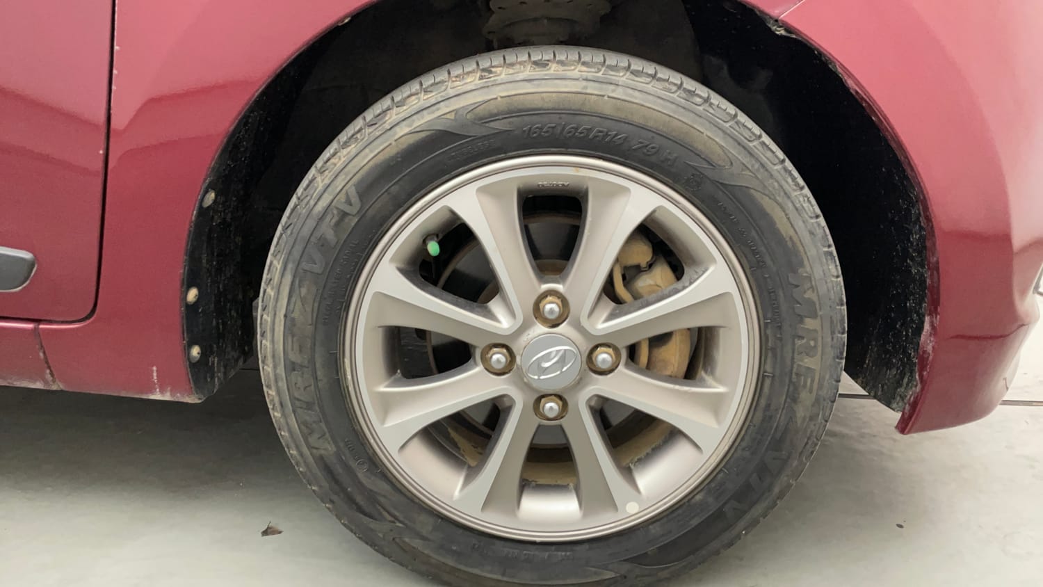 Used 2017 Hyundai Grand i10 Asta 1.2 Kappa VTVT Petrol Manual tyres RIGHT FRONT TYRE RIM VIEW