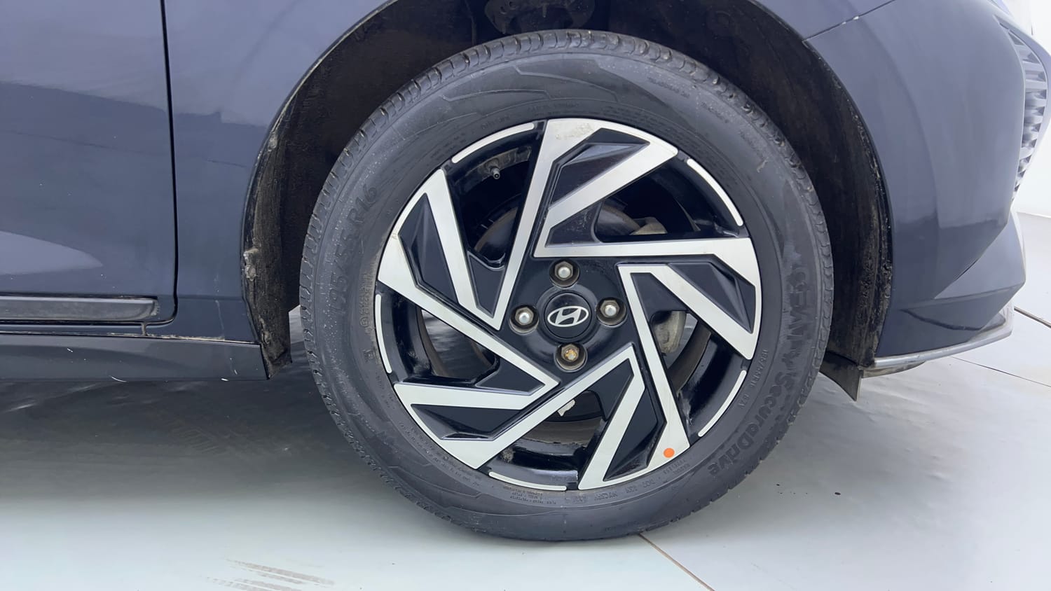 Used 2024 Hyundai New i20 Asta (O) 1.2 IVT Petrol Automatic tyres RIGHT FRONT TYRE RIM VIEW