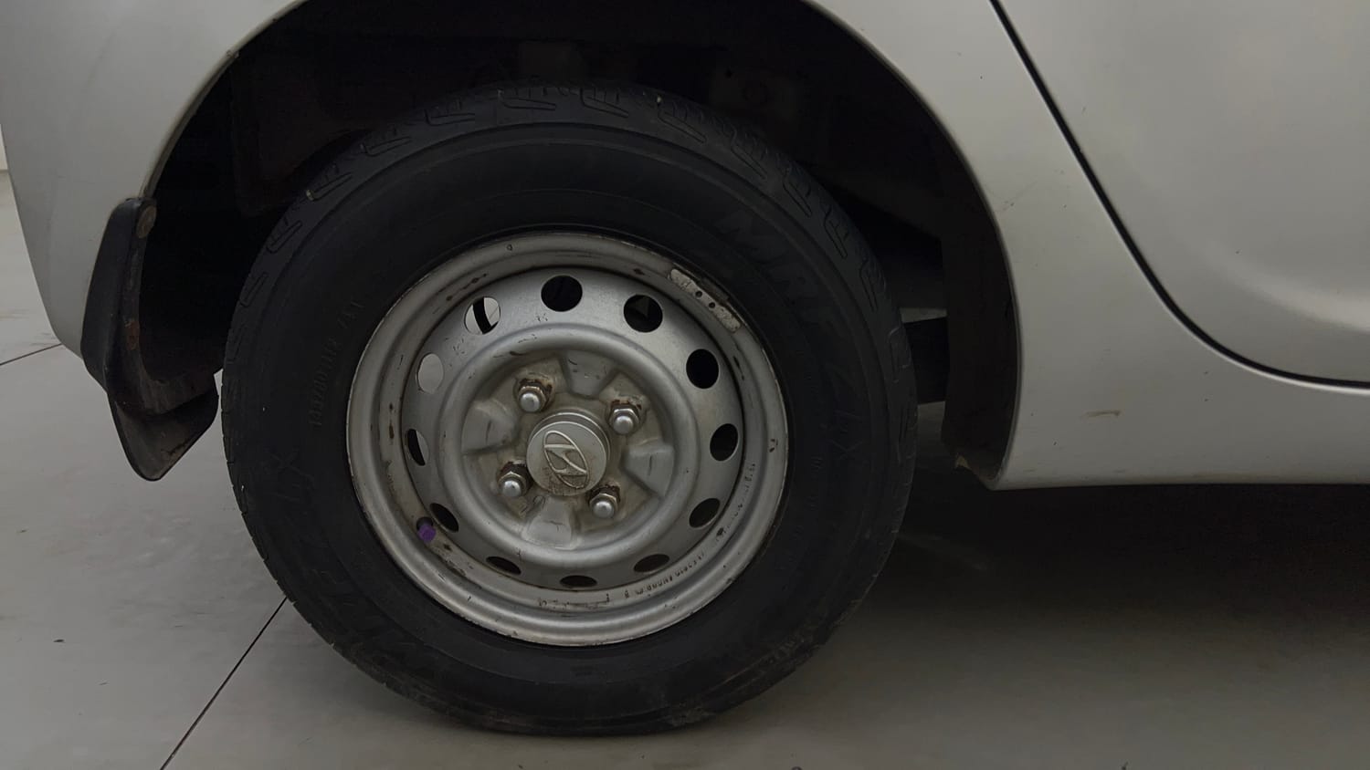 Used 2016 Hyundai Eon Era + Petrol Manual tyres RIGHT REAR TYRE RIM VIEW