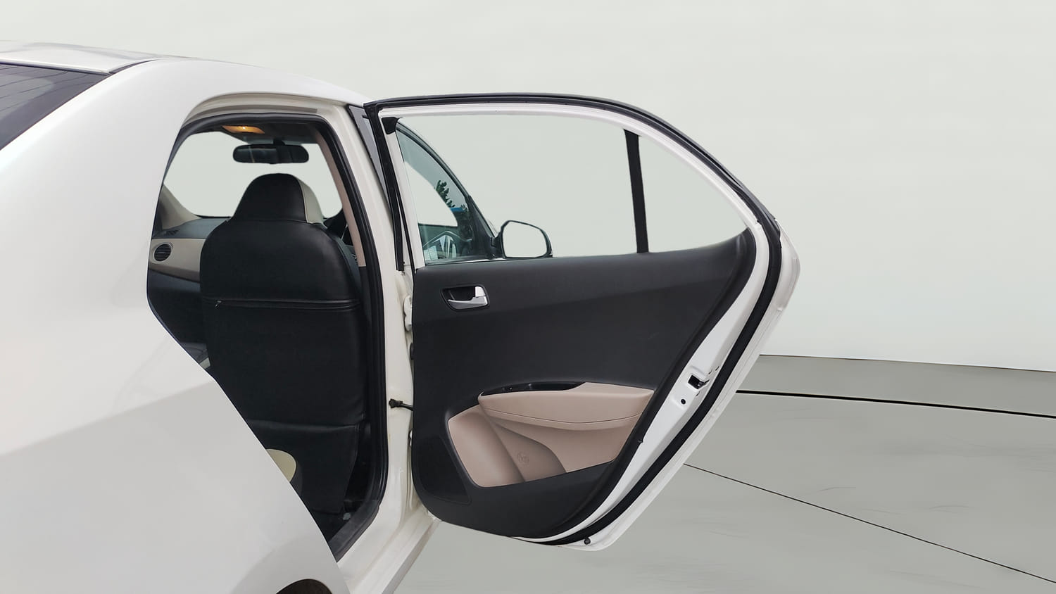 Used 2017 Hyundai Xcent SX Petrol Manual interior RIGHT REAR DOOR OPEN VIEW