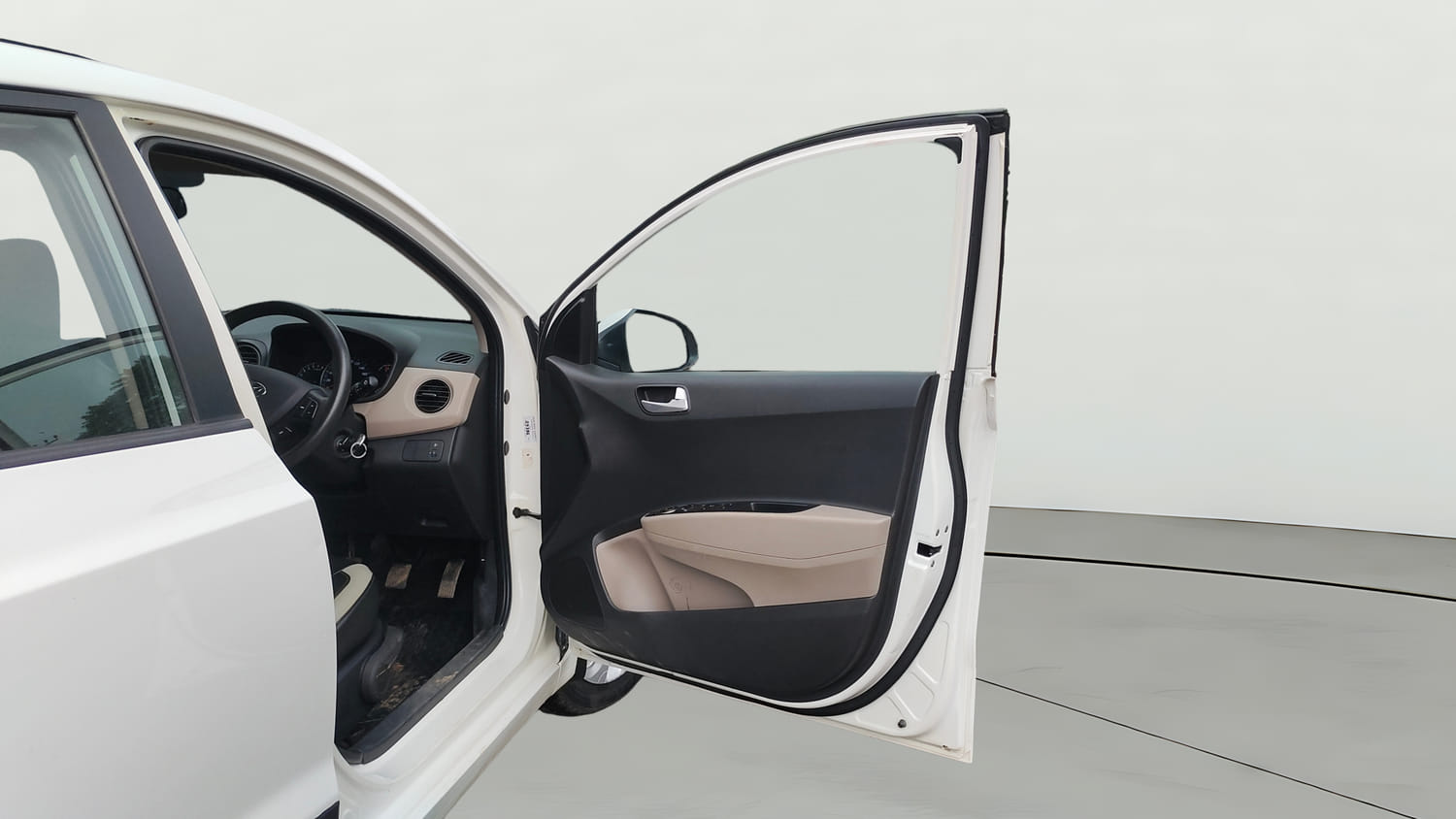 Used 2017 Hyundai Xcent SX Petrol Manual interior RIGHT FRONT DOOR OPEN VIEW