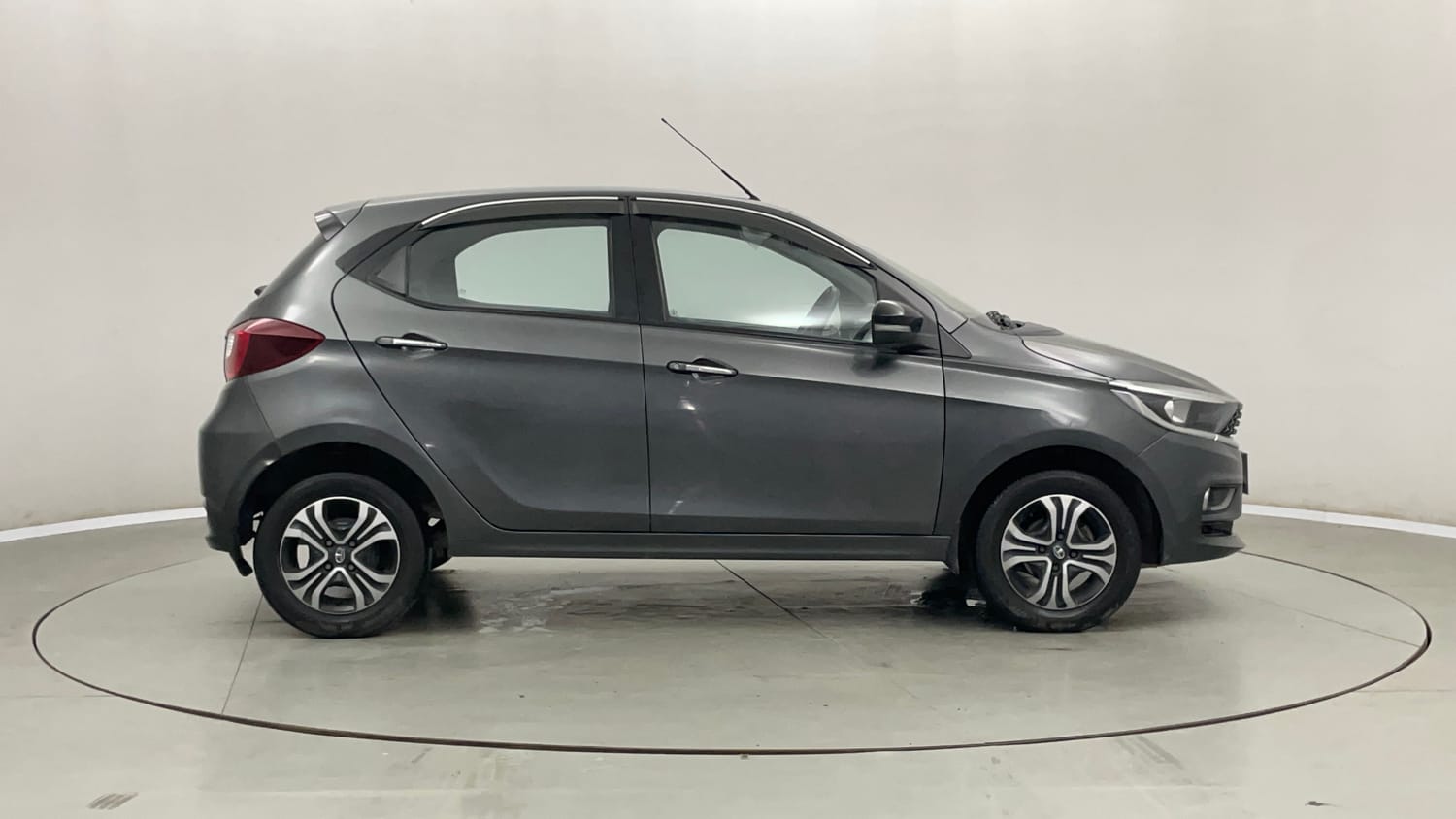Used 2022 Tata Tiago Revotron XZ Plus Cng (outside fitted) Cng Manual exterior RIGHT SIDE VIEW