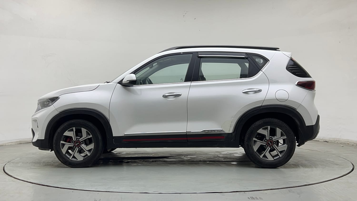 Used 2021 Kia Sonet GTX Plus 1.5 AT Diesel Automatic exterior LEFT SIDE VIEW