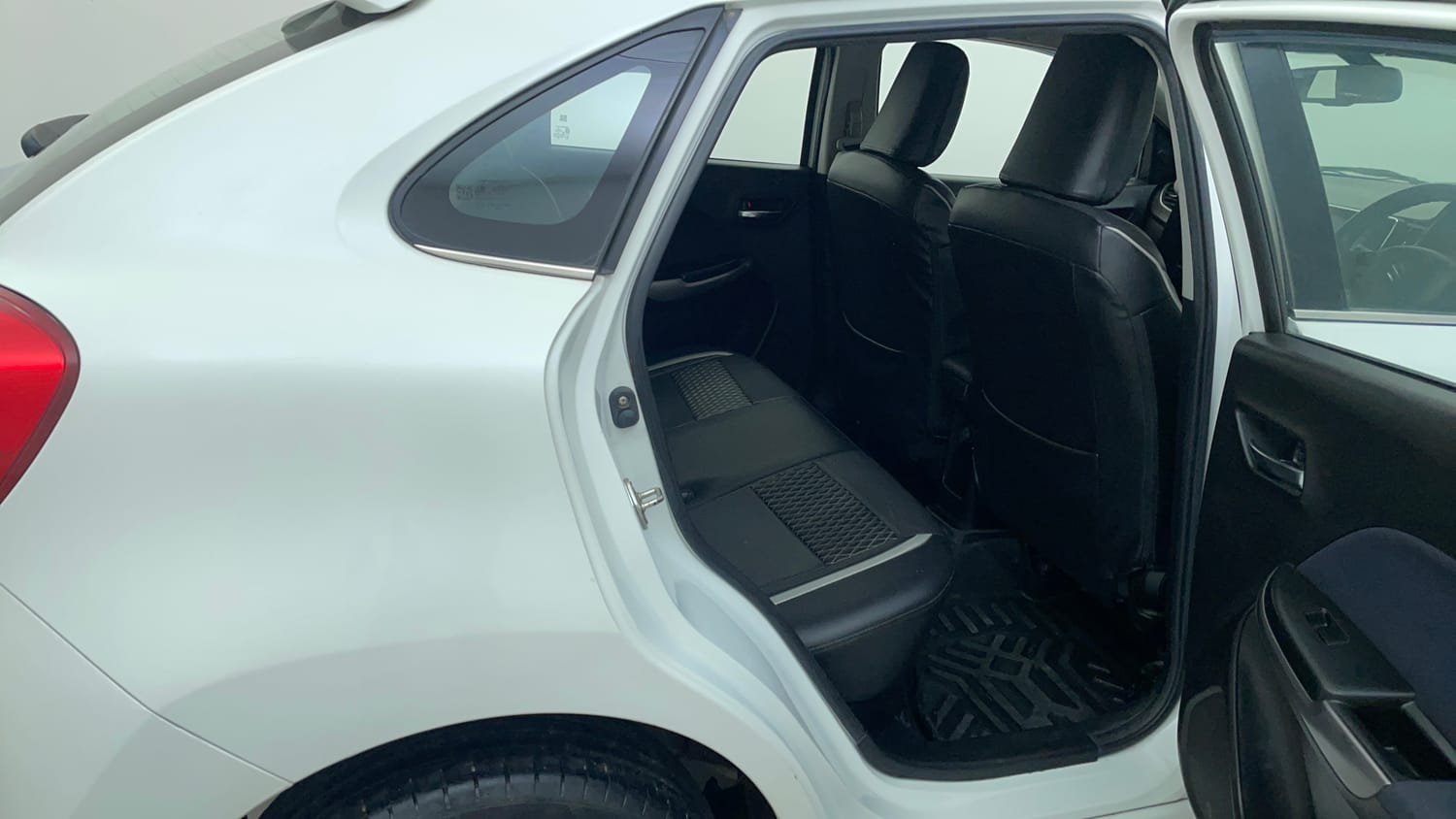 Used 2020 Maruti Suzuki Baleno Zeta Petrol Manual interior RIGHT SIDE REAR DOOR CABIN VIEW
