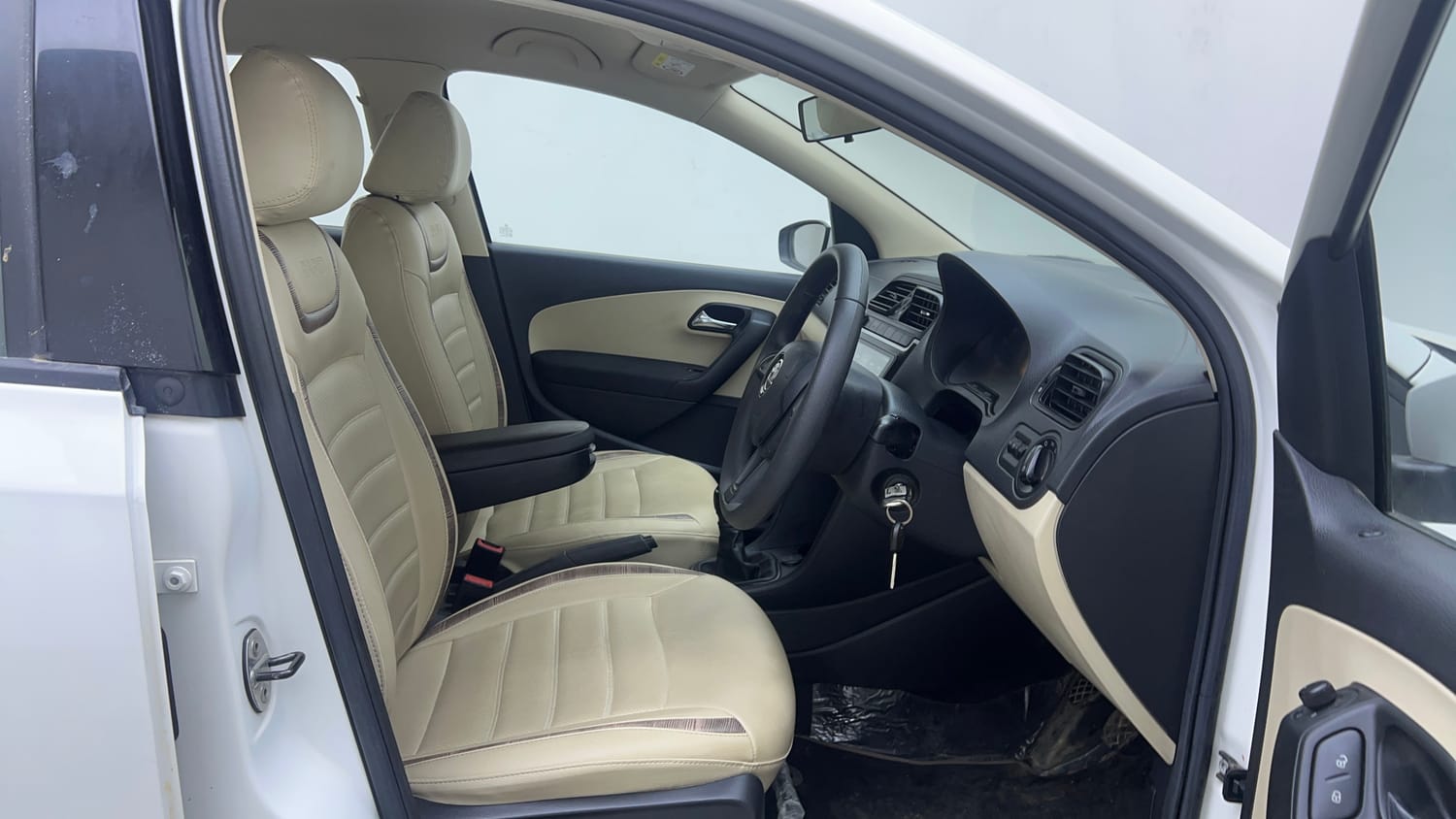Used 2019 Skoda Rapid Active 1.6 MPI Petrol Manual interior RIGHT SIDE FRONT DOOR CABIN VIEW