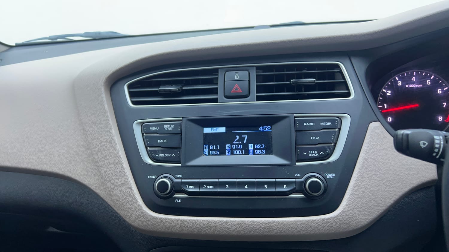 Used 2018 Hyundai Elite i20 Magna Executive 1.2 Petrol Manual interior MUSIC SYSTEM & AC CONTROL VIEW