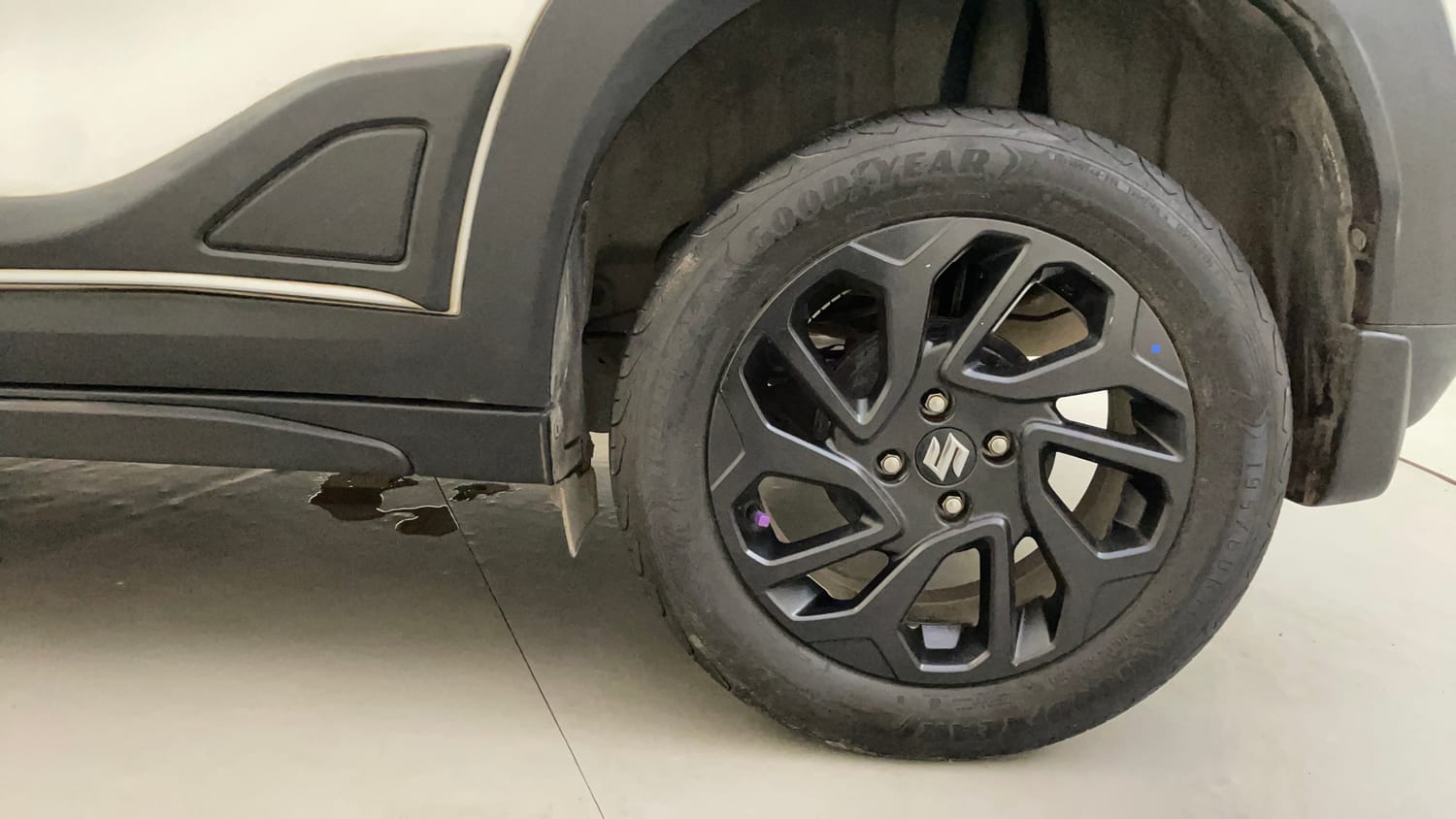 Used 2023 Maruti Suzuki Fronx Delta Plus 1.2L AGS Petrol Automatic tyres LEFT REAR TYRE RIM VIEW