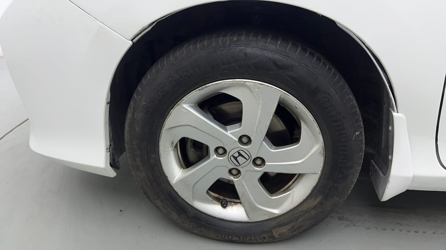 Used 2015 Honda City VX CVT Petrol Automatic tyres LEFT FRONT TYRE RIM VIEW