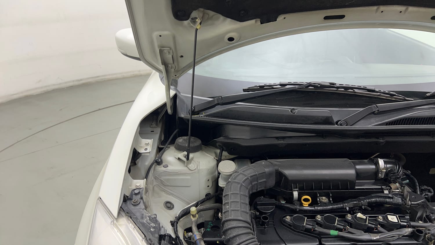Used 2019 Maruti Suzuki Swift VXi AMT Petrol Automatic engine ENGINE RIGHT SIDE HINGE & APRON VIEW