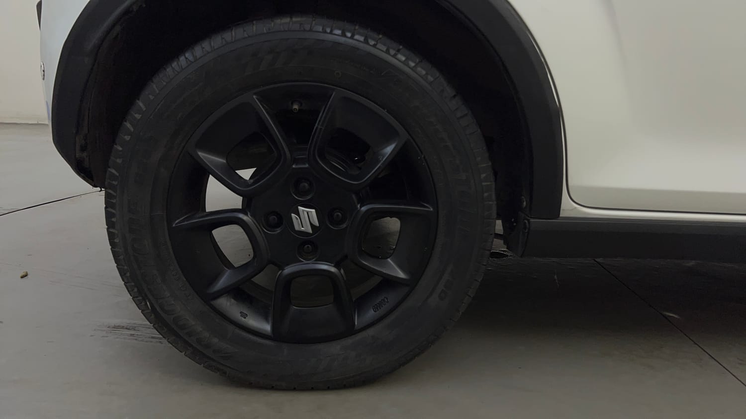 Used 2018 Maruti Suzuki Ignis Alpha 1.2 AMT Petrol Automatic tyres RIGHT REAR TYRE RIM VIEW