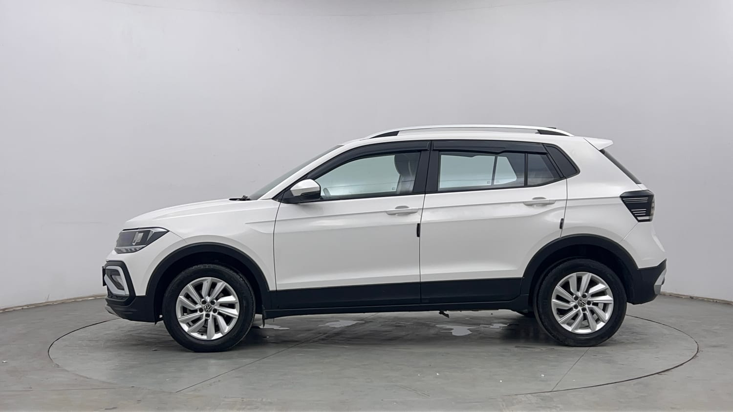 Used 2024 Volkswagen Taigun Highline 1.0 TSI MT Petrol Manual exterior LEFT SIDE VIEW