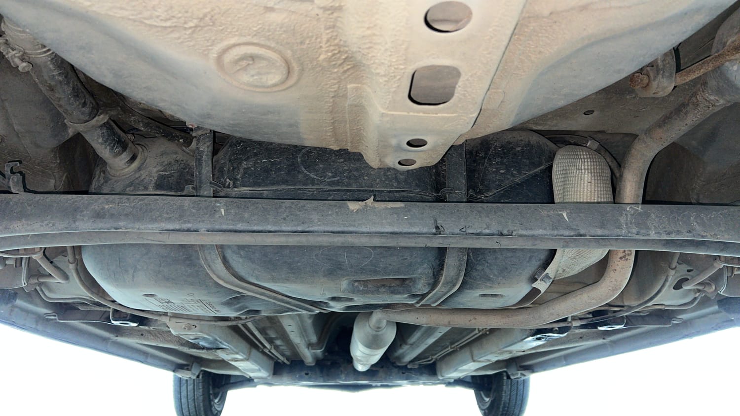 Used 2017 Maruti Suzuki Swift Lxi (O) Petrol Manual extra REAR UNDERBODY VIEW (TAKEN FROM REAR)