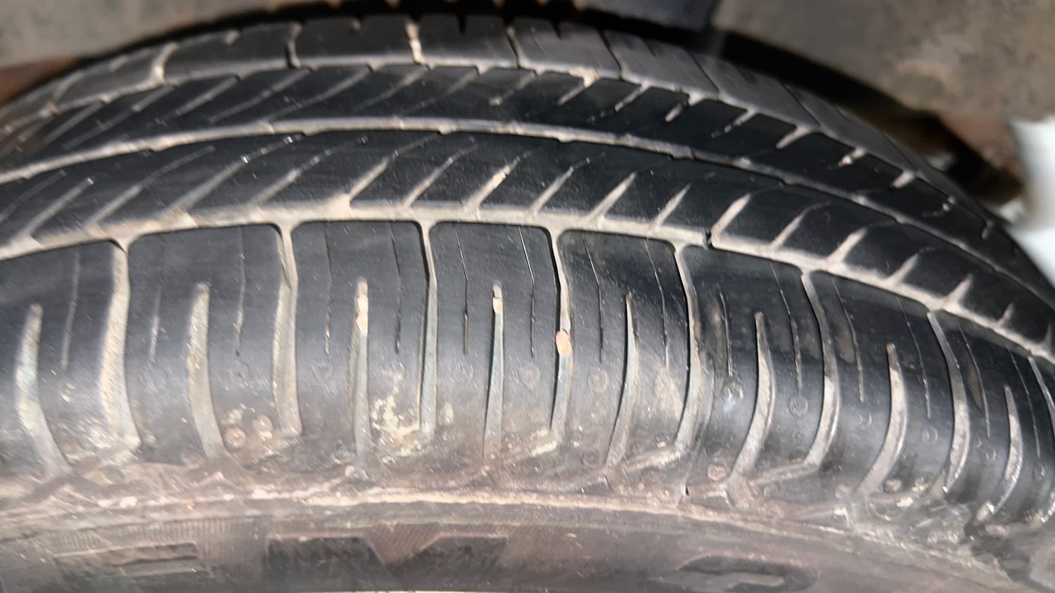 Used 2017 Renault Kwid CLIMBER 1.0 AMT Petrol Automatic tyres LEFT REAR TYRE TREAD VIEW