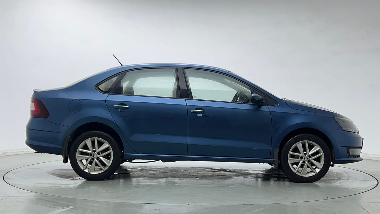 Used 2018 Skoda Rapid Style 1.6 MPI Petrol Manual exterior RIGHT SIDE VIEW