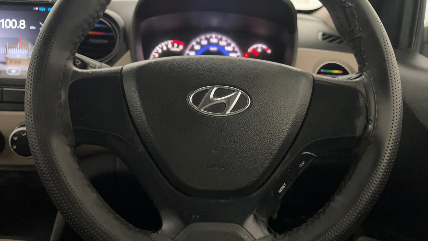 Used 2017 Hyundai Grand i10 Magna 1.2 Kappa VTVT Petrol Manual top_features Steering mounted controls