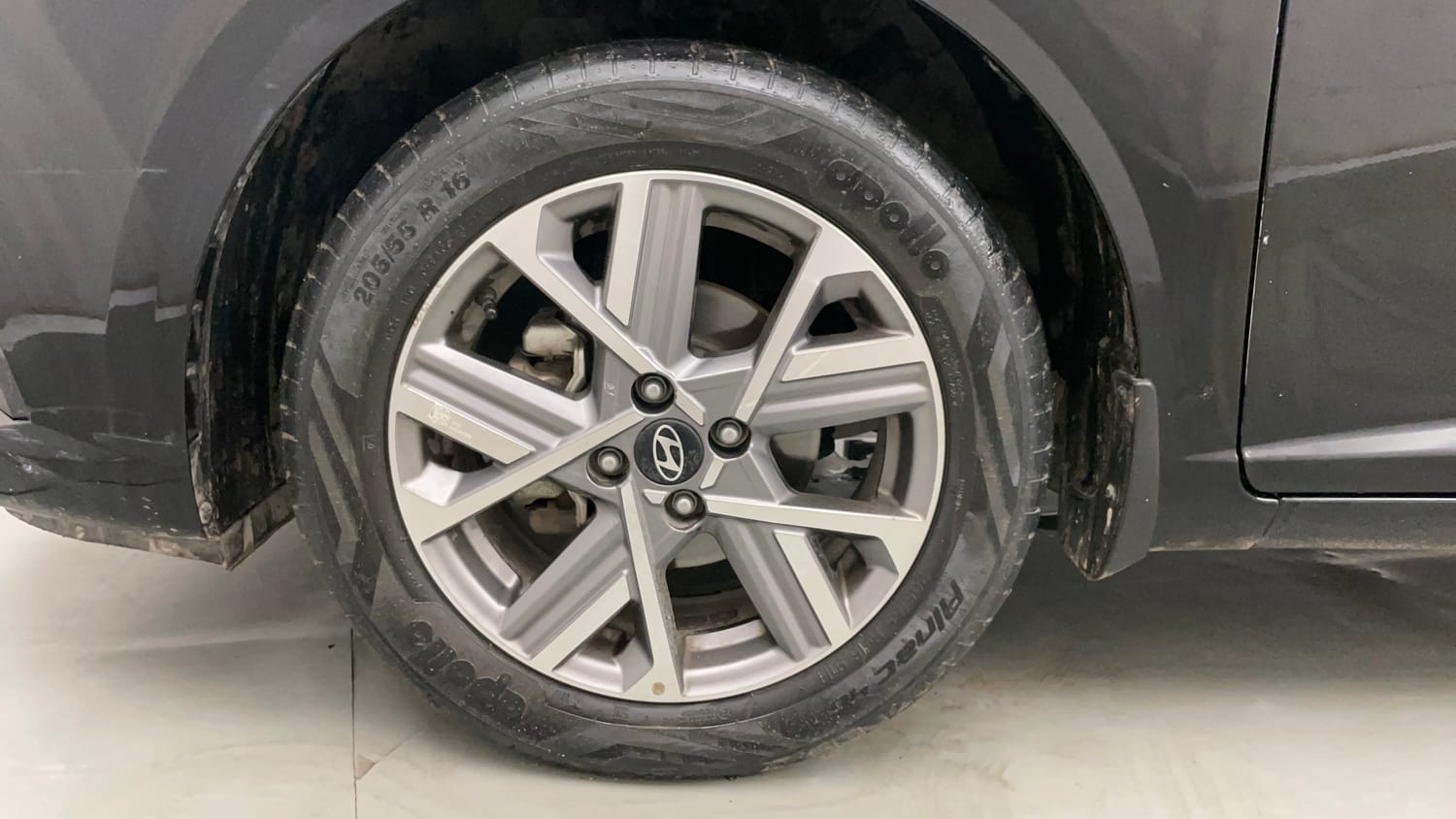Used 2023 Hyundai Verna SX 1.5 Petrol IVT Petrol Automatic tyres LEFT FRONT TYRE RIM VIEW
