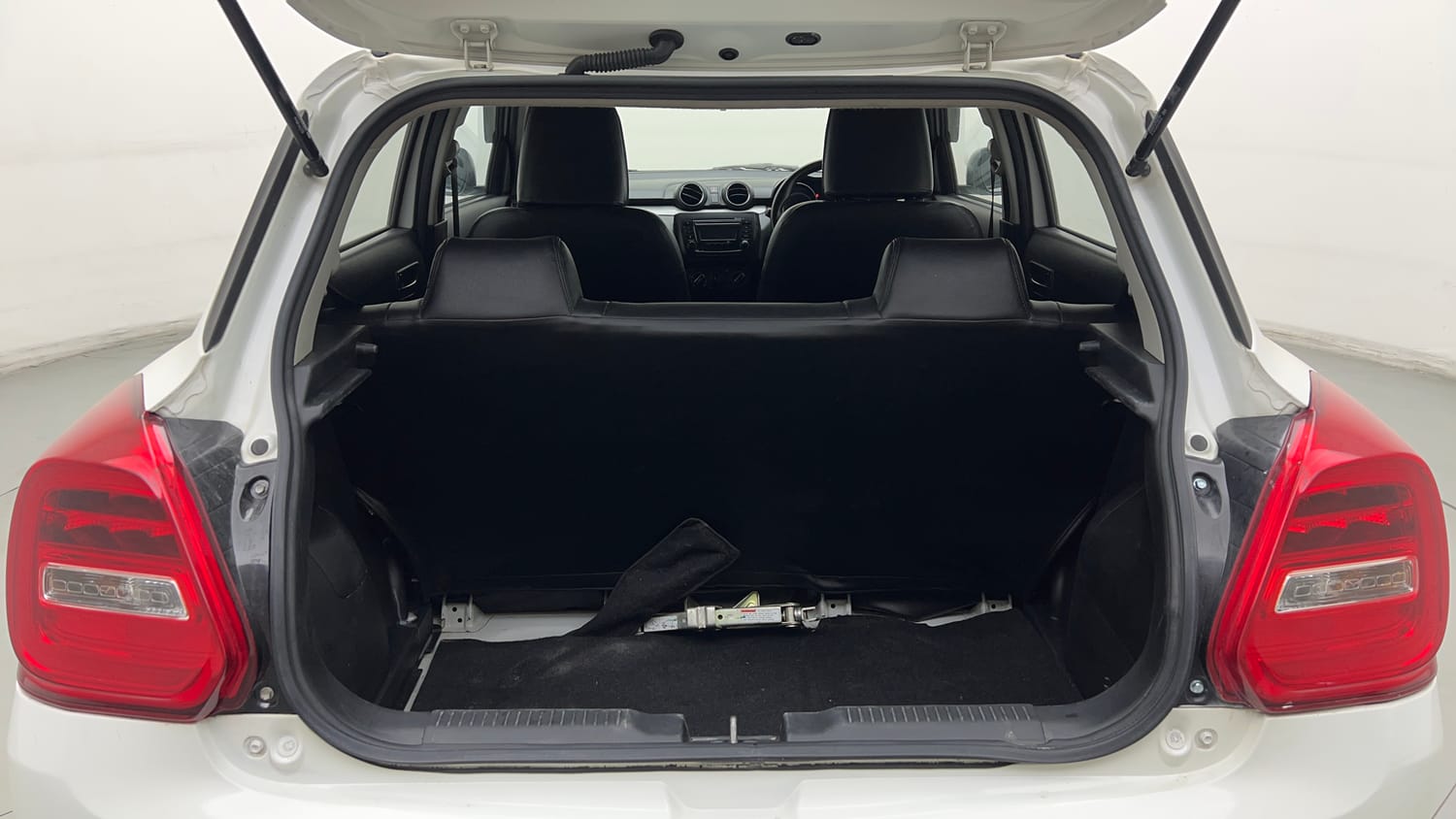 Used 2019 Maruti Suzuki Swift VXi AMT Petrol Automatic interior DICKY INSIDE VIEW