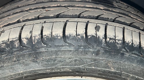 Used 2016 Volkswagen Polo Comfortline 1.2L (P) Petrol Manual tyres RIGHT FRONT TYRE TREAD VIEW