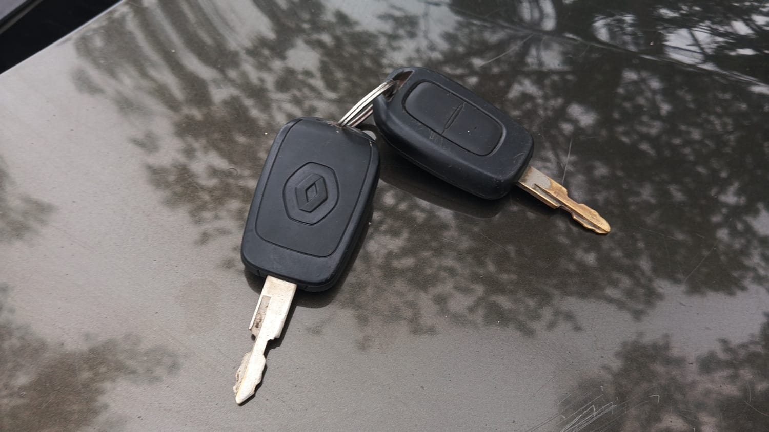 Used 2017 Renault Kwid 1.0 RXT Petrol Manual extra CAR KEY VIEW